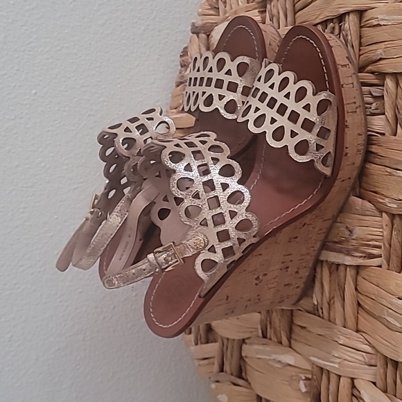 COPY - ๐ป TORY BURCH NORI CORK WEDGE GOLD METALLIC SANDALS. - Picture 6 of 15